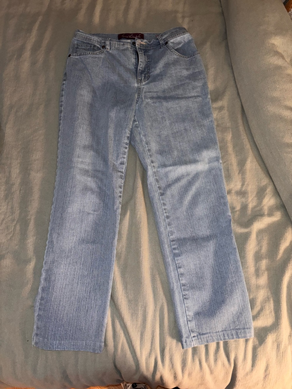Gloria Vanderbilt Amanda light wash blue jeans